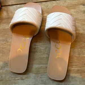 Tan slide with tan band size 7.5